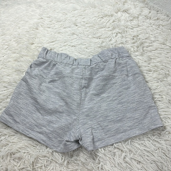 Lululemon On The Fly Short *2.5" Wee Are From Space Nimbus Battleship - Picture 3 of 6